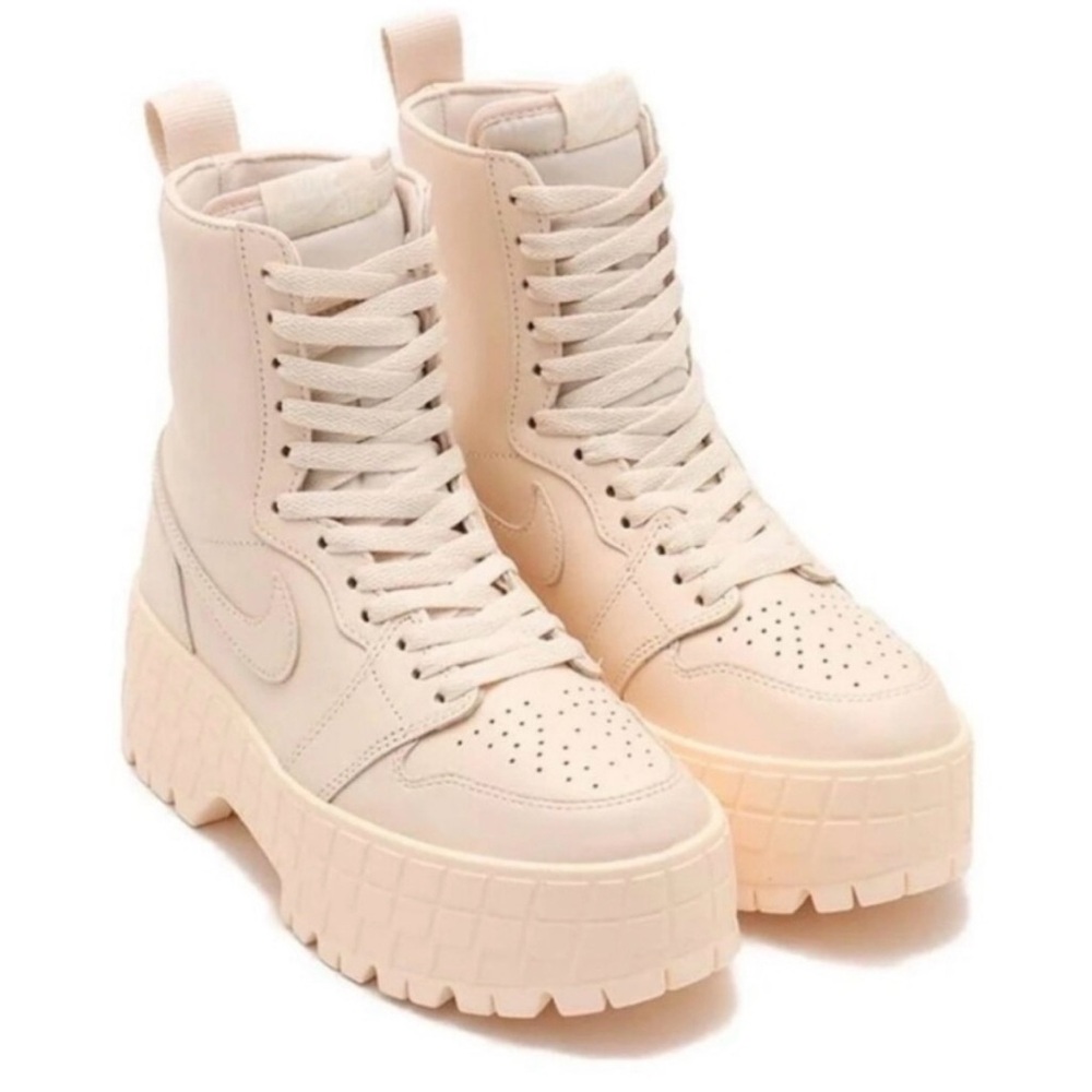 Nike Women's Platform Nike Jordan Brooklyn Boots beige